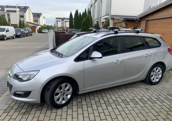 Opel Astra cena 37500 przebieg: 146000, rok produkcji 2015 z Mikołów małe 56